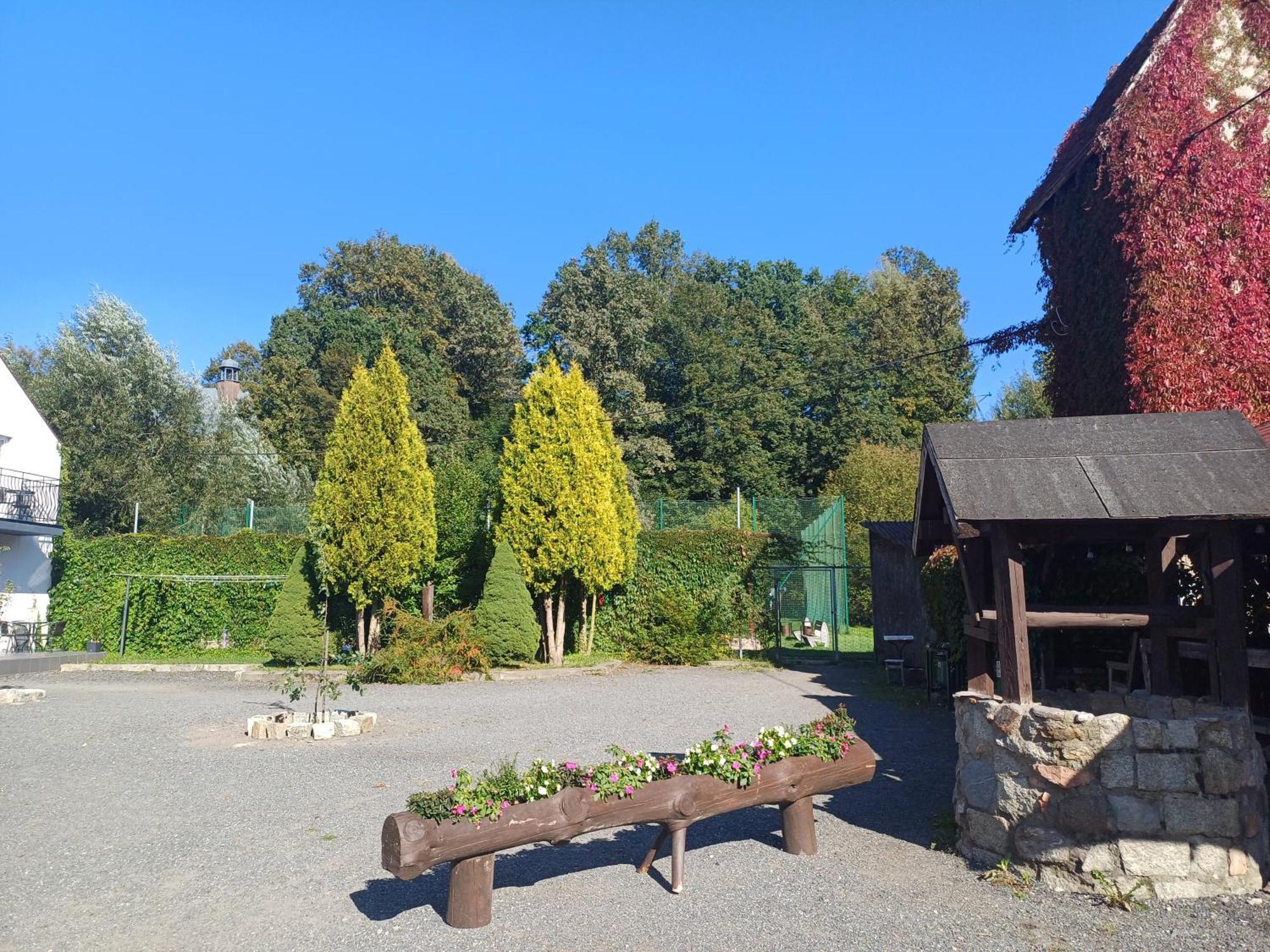 Hotel Gosciniec Solan à Jeleniow Extérieur photo